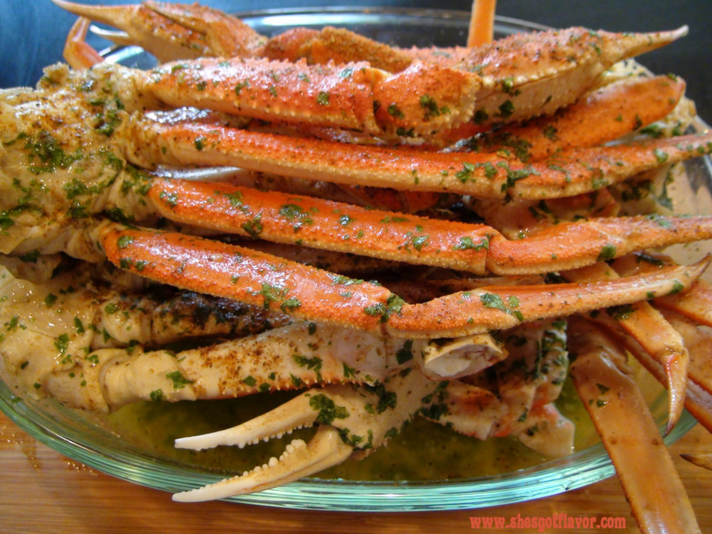 Snow Crab Legs with Garlic Butter Sauce